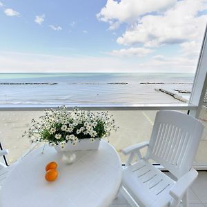 One-Bedroom Suite Sea View